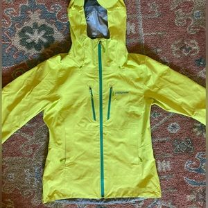 Patagonia women’s Triolet jacket - chartreuse, size M